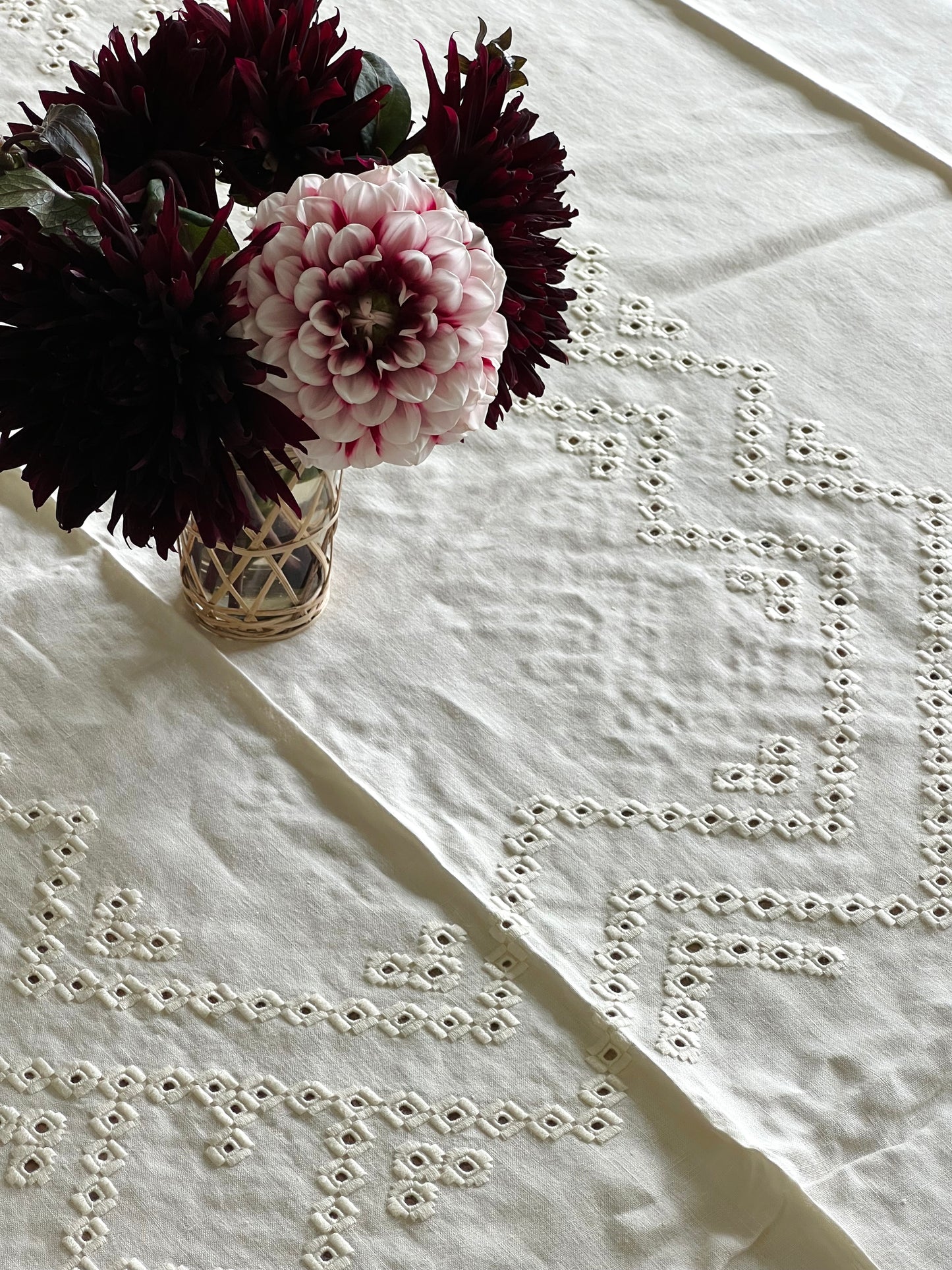 Ziggurat Tablecloth in Ecru Linen